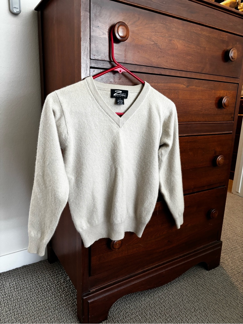 100% Cashmere Sweater in cream, shrunken S